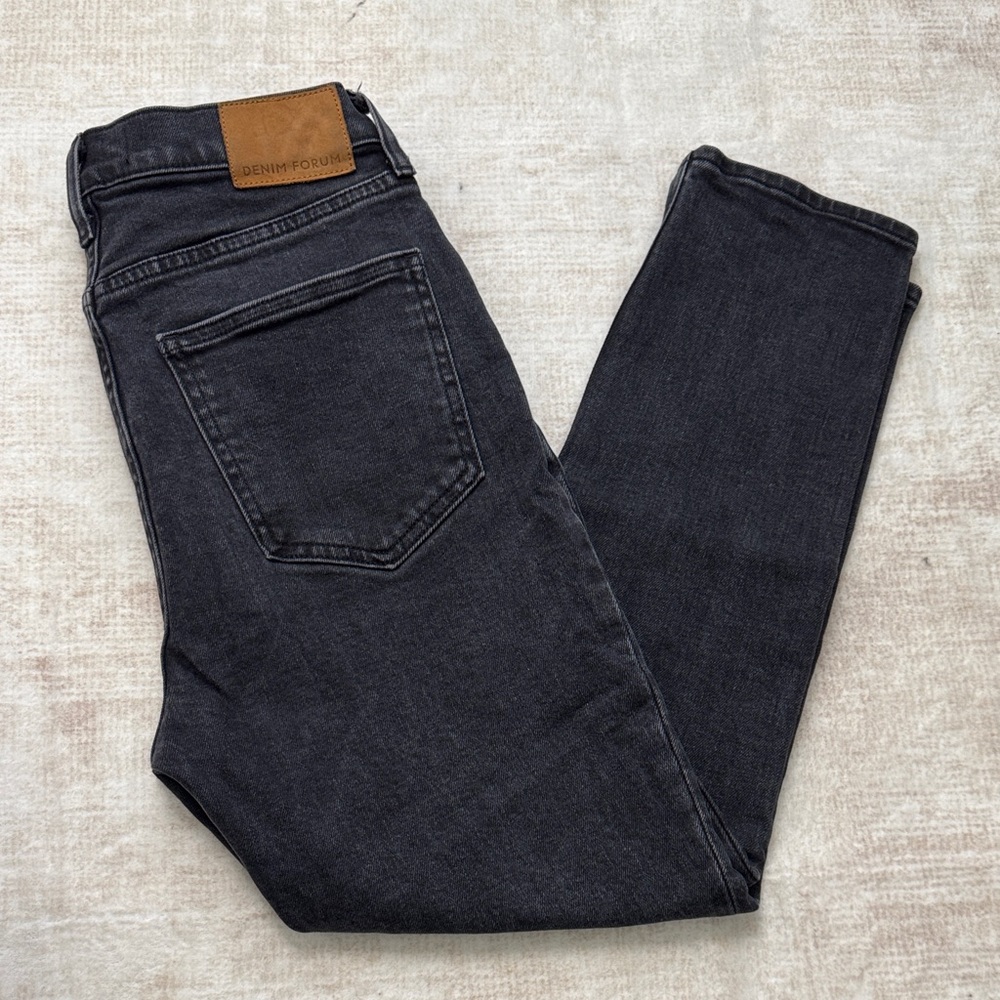 Denim Forum Washed Black. Women’s denim.
